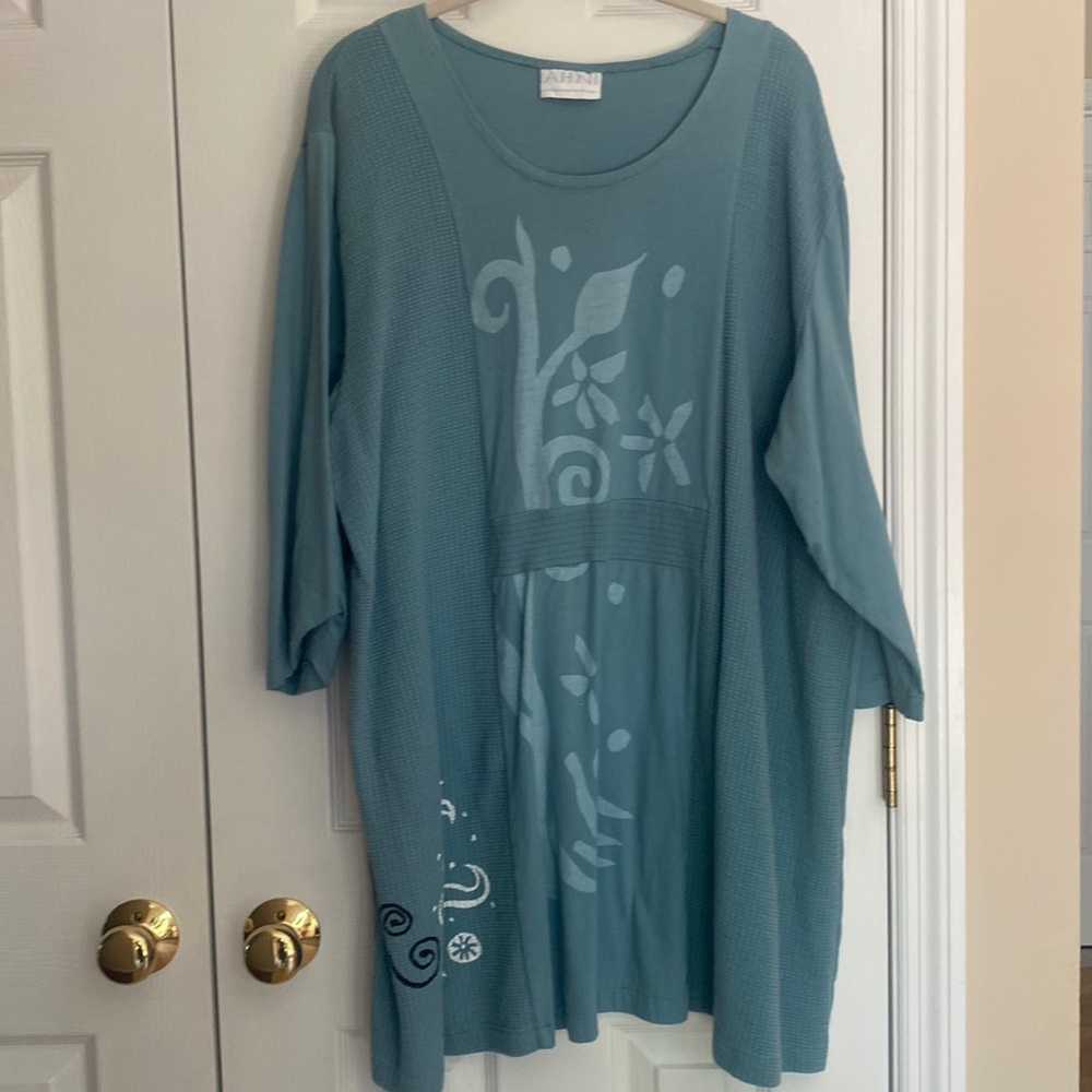 Ahni top size 3